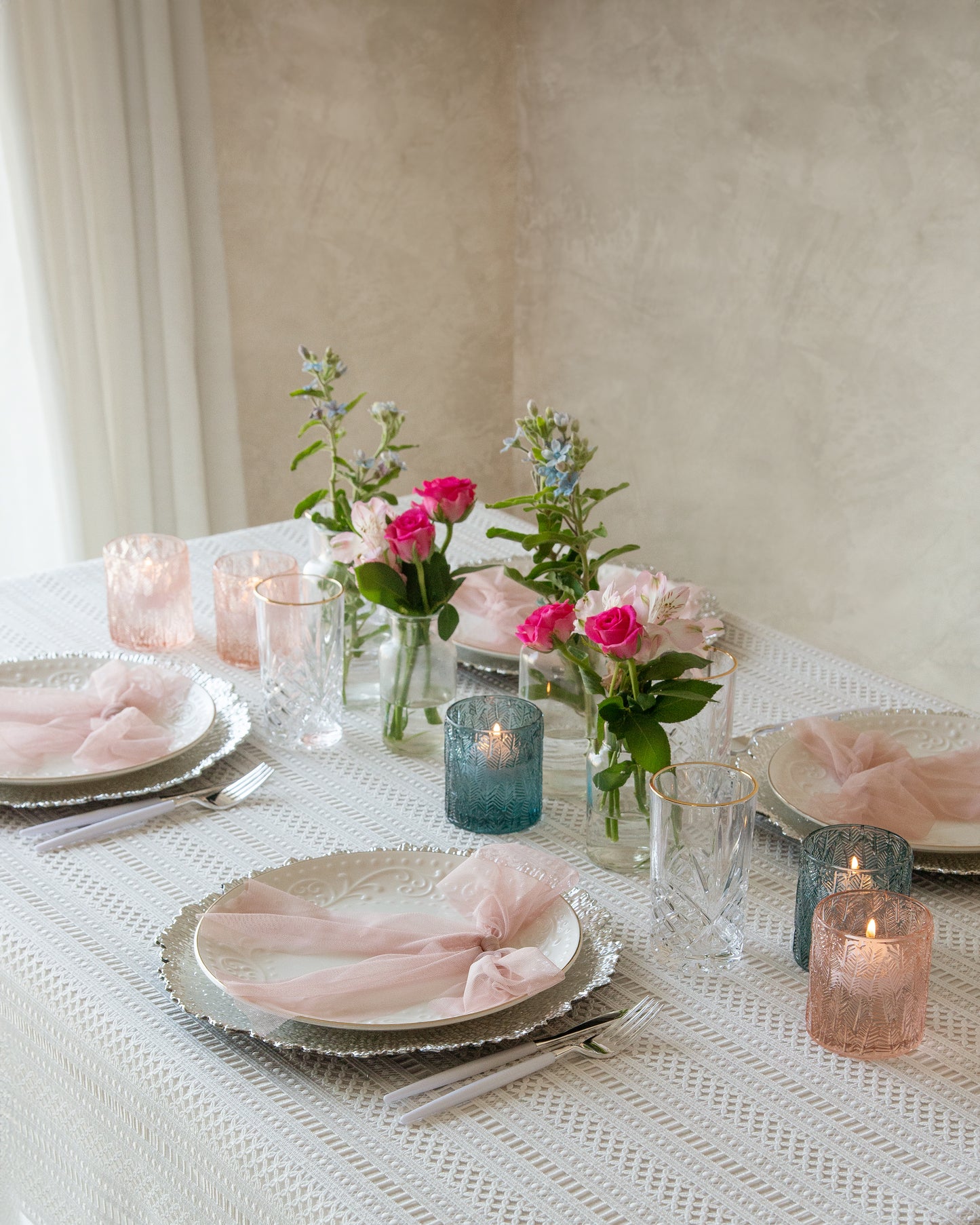 Loressa White Lined Tablecloth