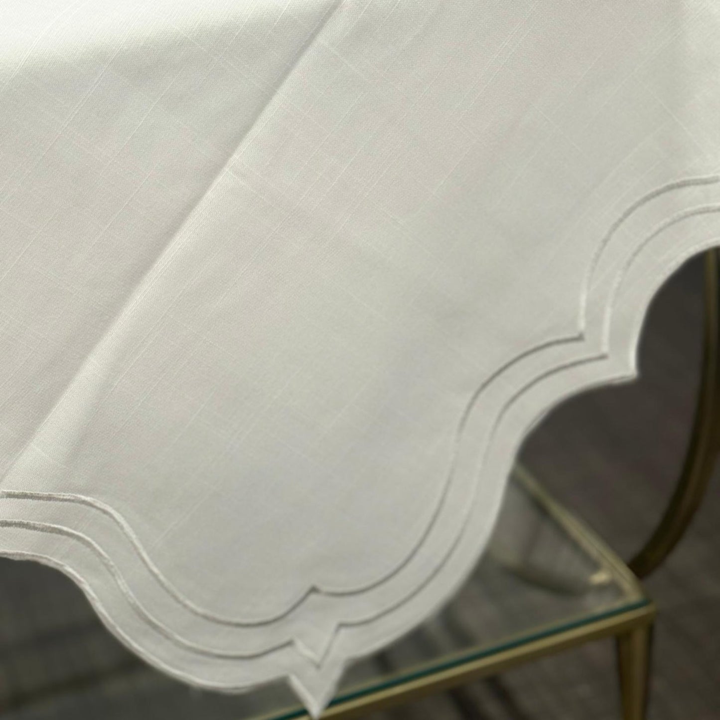 Scallop White Tablecloth