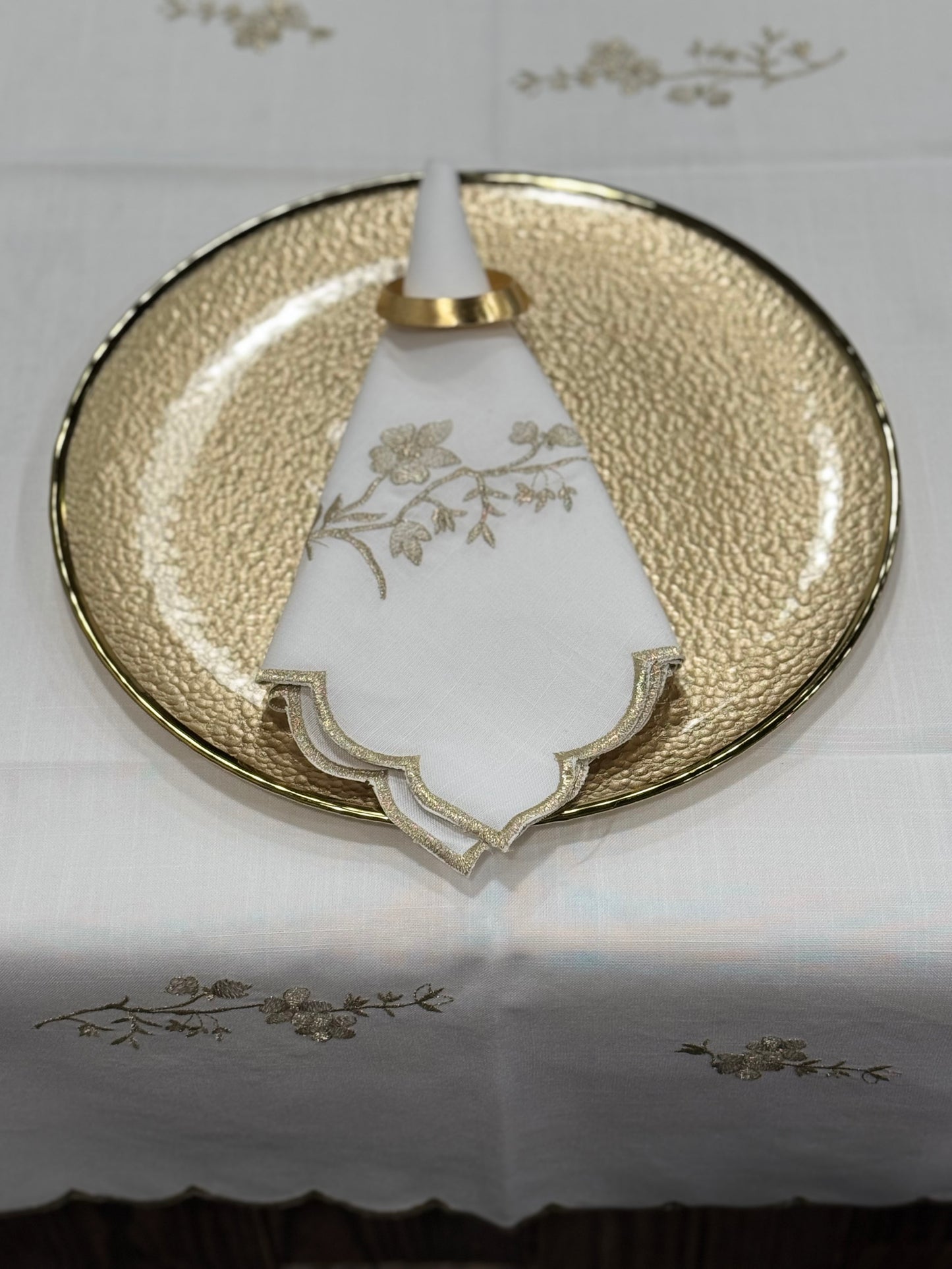 Scallop Edge Gold Flower Napkin 20”x20”
