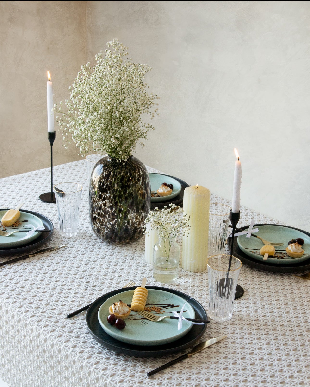 Manorola White Lined Tablecloth