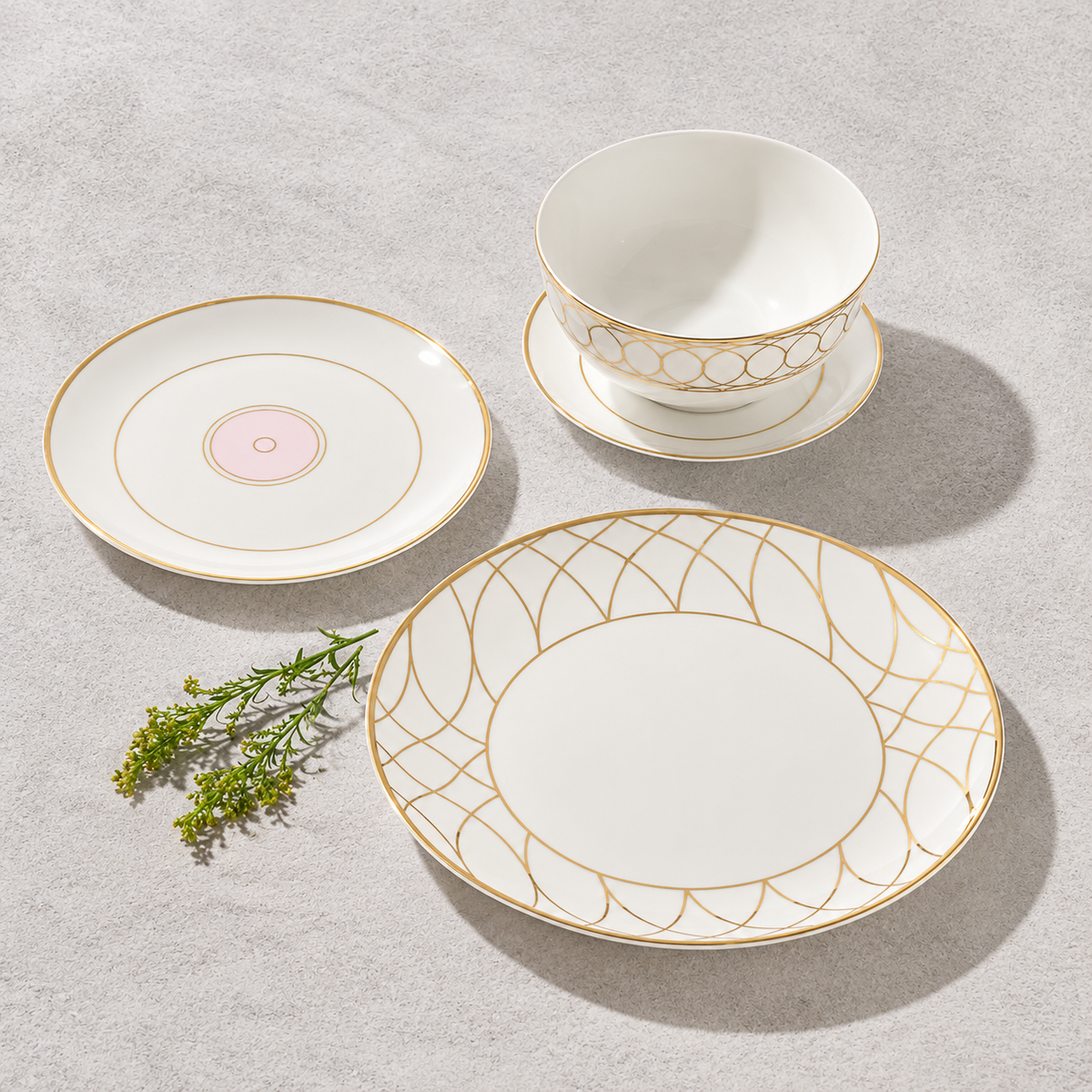 Lexington Bone China Gold and Pink Scallop Dinnerware Set (Service for 4)