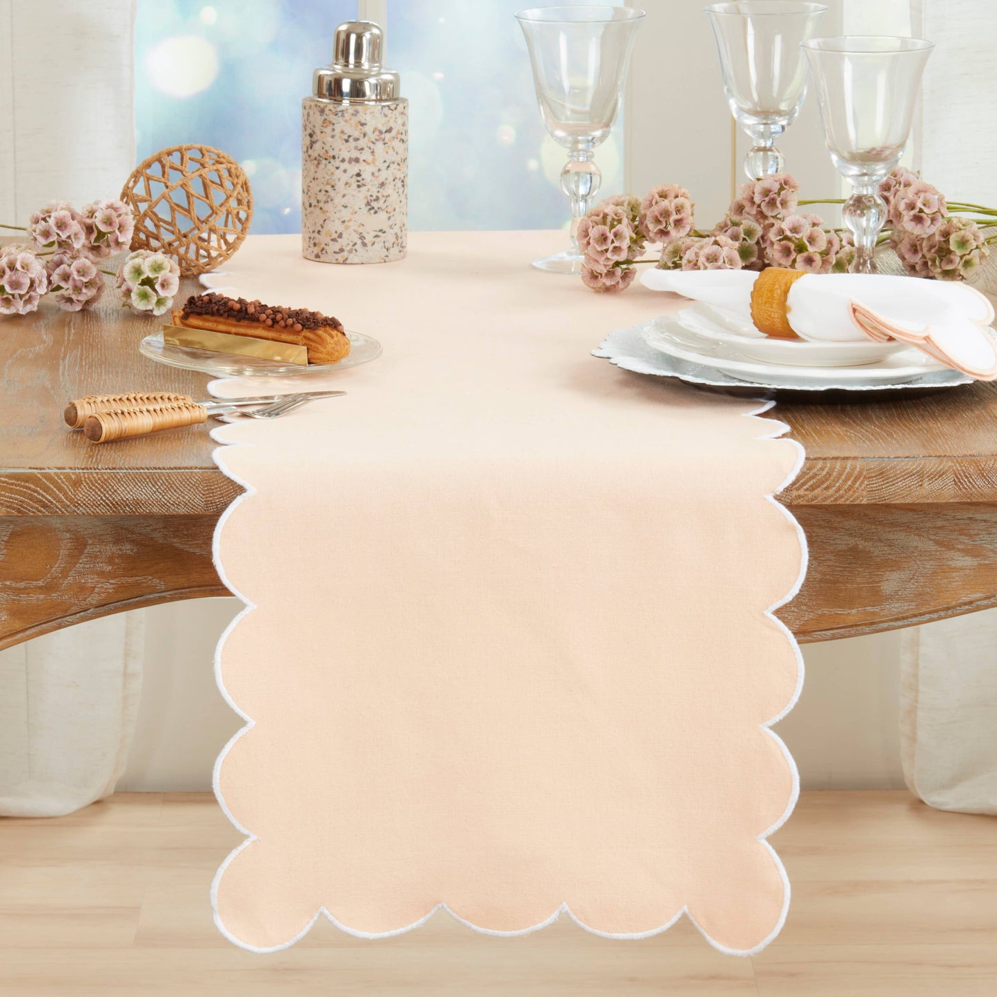 Cotton Scalloped Table Runner: Pink / 16"x72"