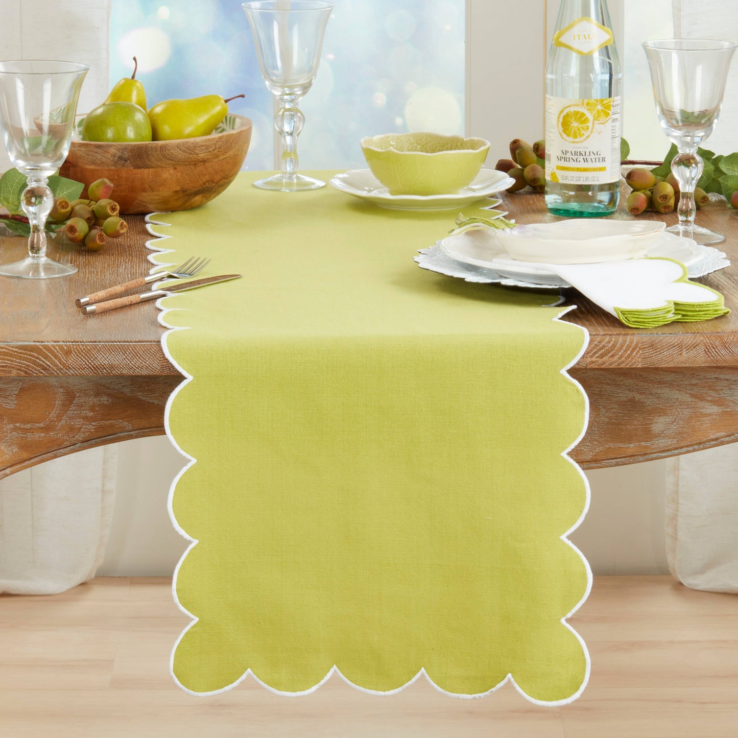 Cotton Scalloped Table Runner: Pink / 16"x72"