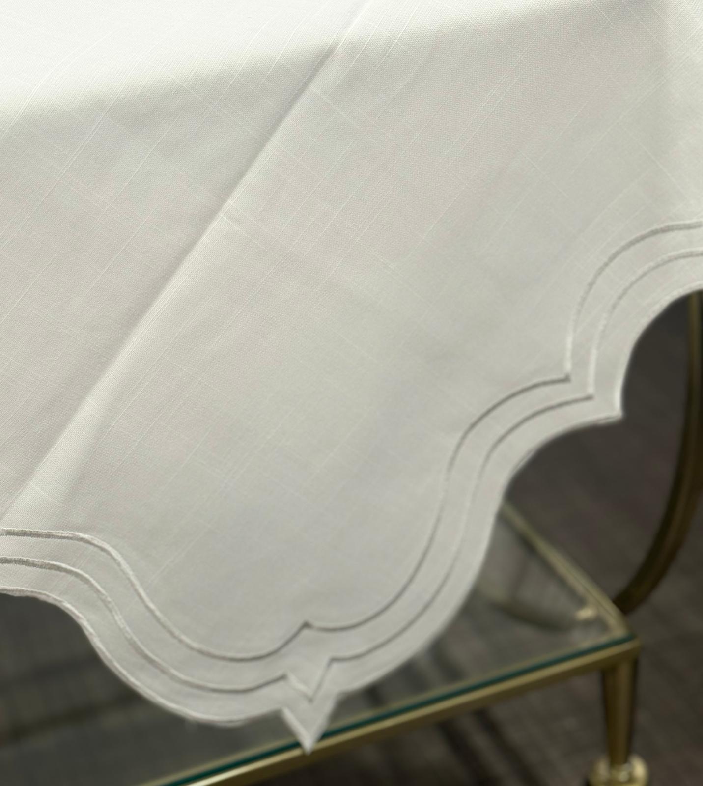 Scallop White Tablecloth