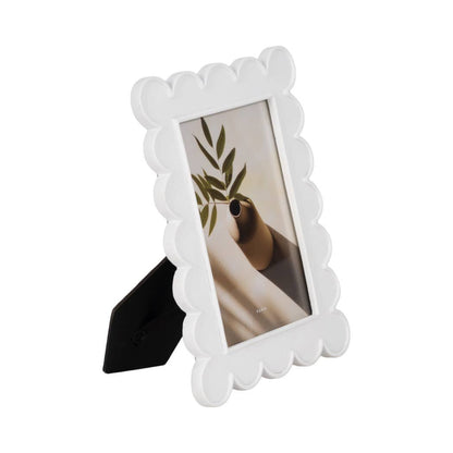 Photo Frame - Resin with Decorative Scalloped Edge: White / 5x7