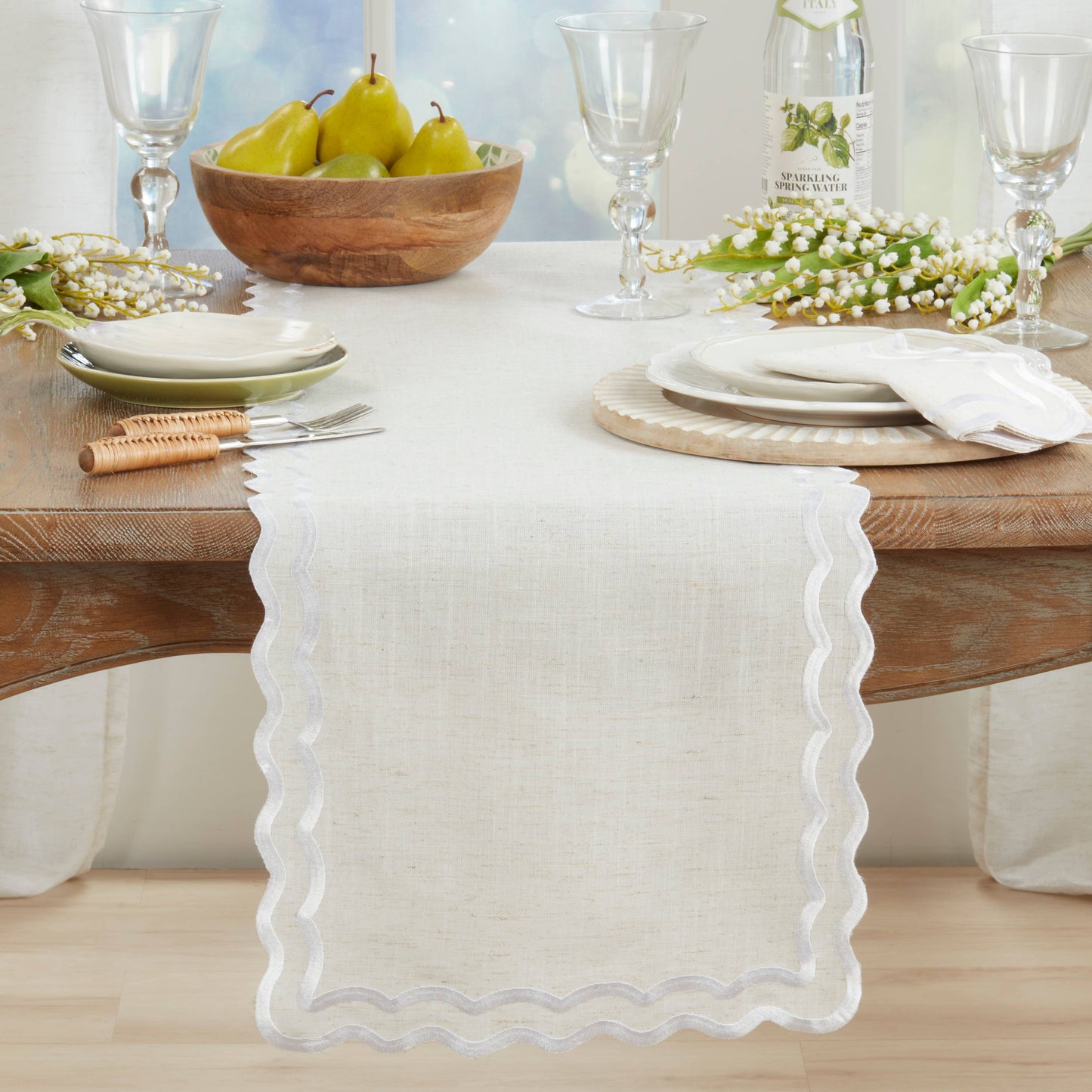 Scalloped Border Table Runner: Taupe / 16"x72"
