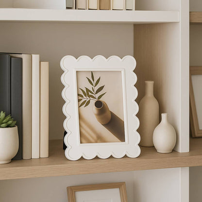 Photo Frame - Resin with Decorative Scalloped Edge: White / 5x7