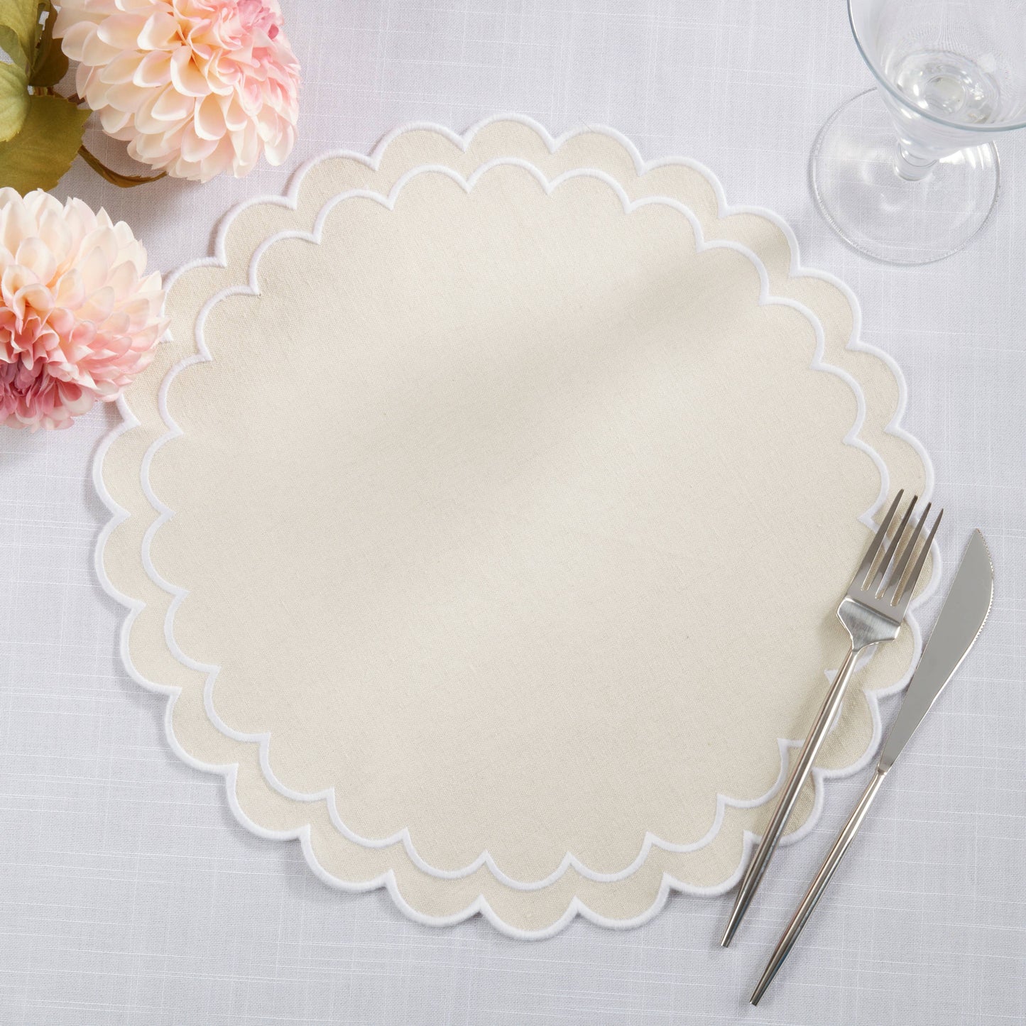 Round Scalloped Cotton Placemats: Natural / 15" Set of 4