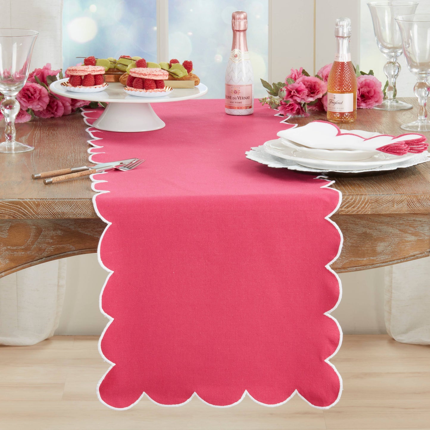 Cotton Scalloped Table Runner: Pink / 16"x72"
