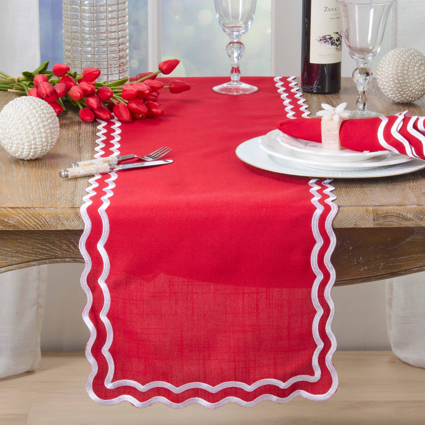 Scalloped Border Table Runner: Taupe / 16"x72"