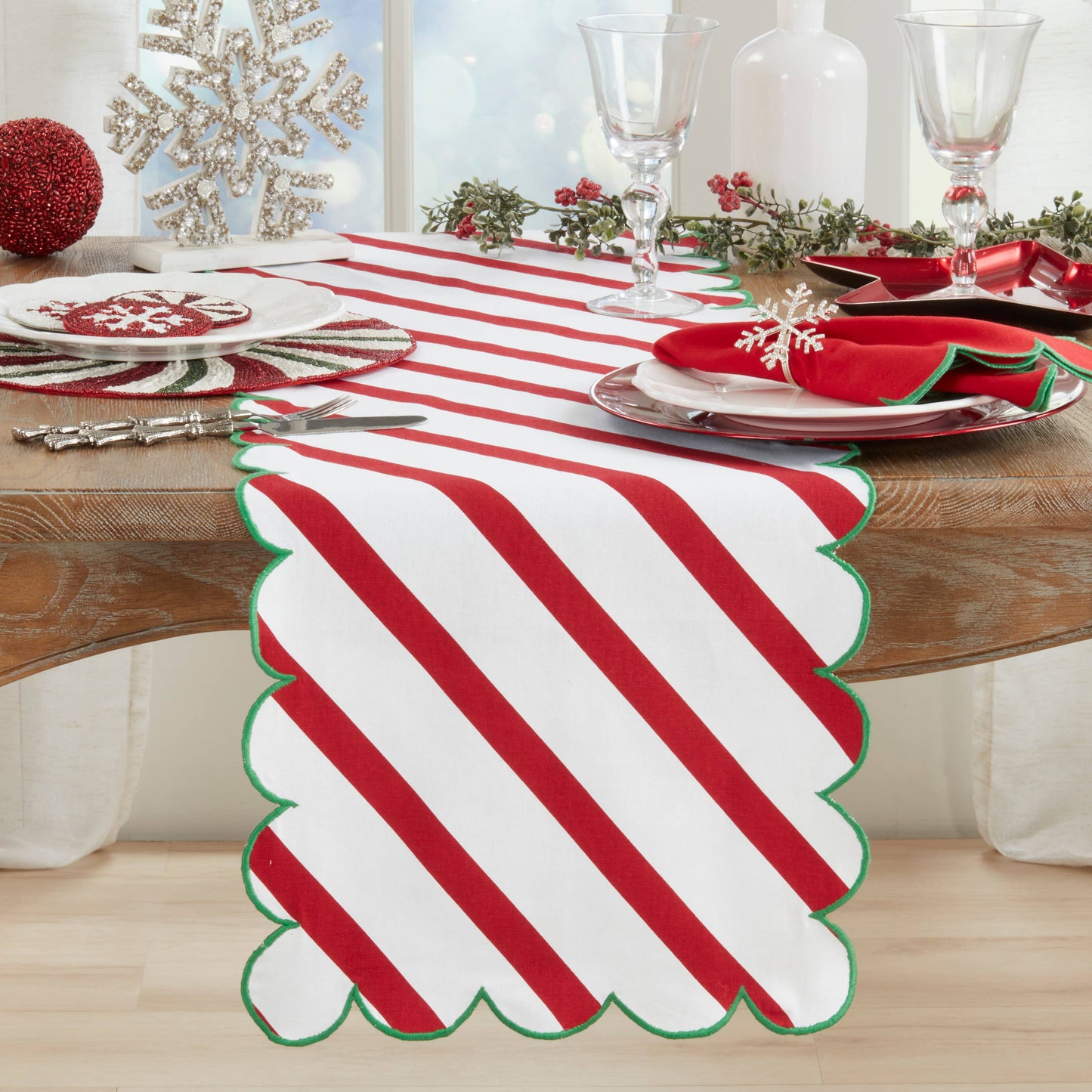 Cotton Scalloped Table Runner: Pink / 16"x72"