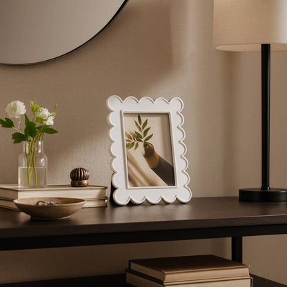 Photo Frame - Resin with Decorative Scalloped Edge: White / 5x7