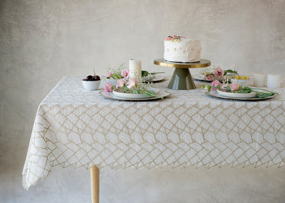 Sherlin White And Gold Lined Tablecloth