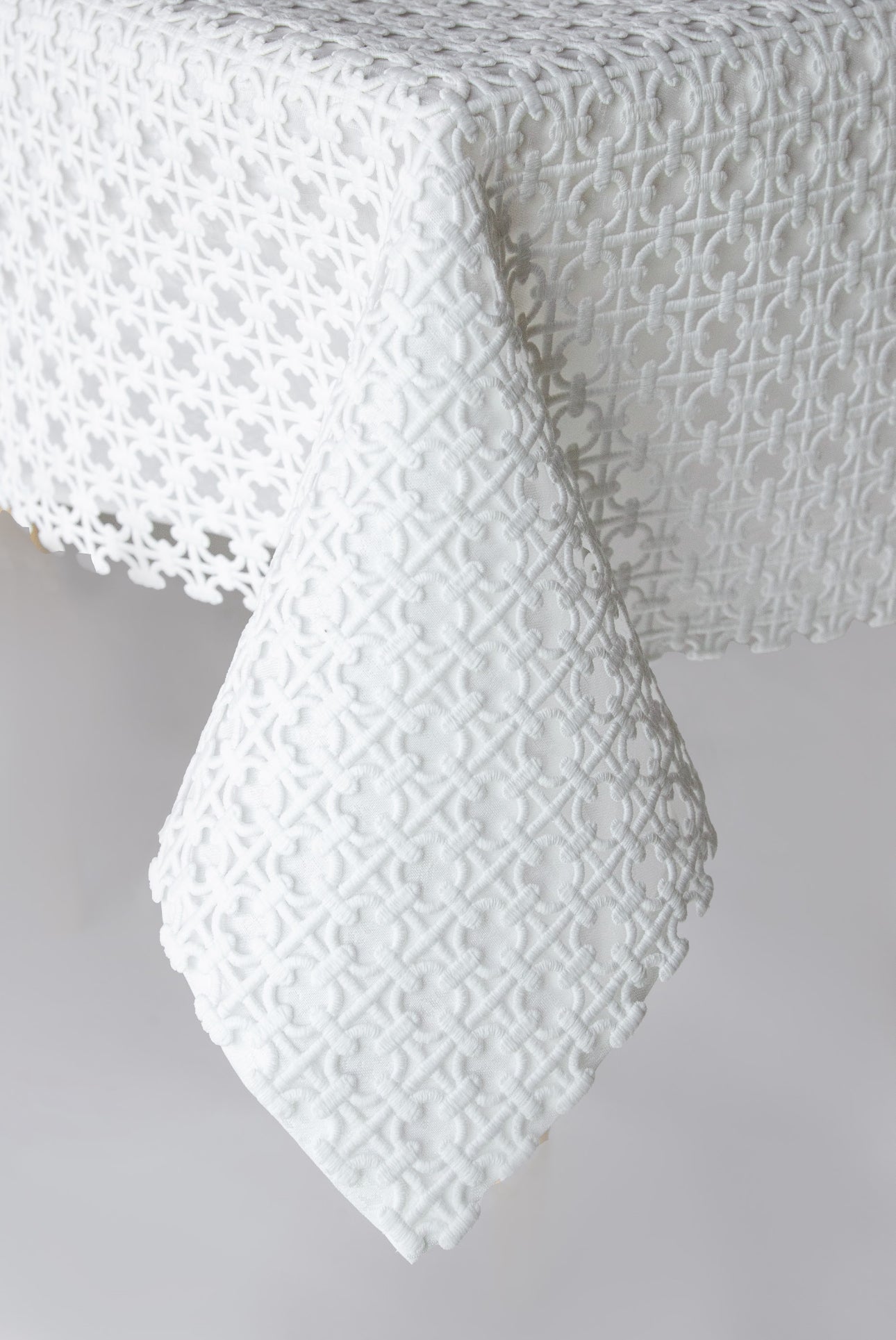 Manorola White Lined Tablecloth