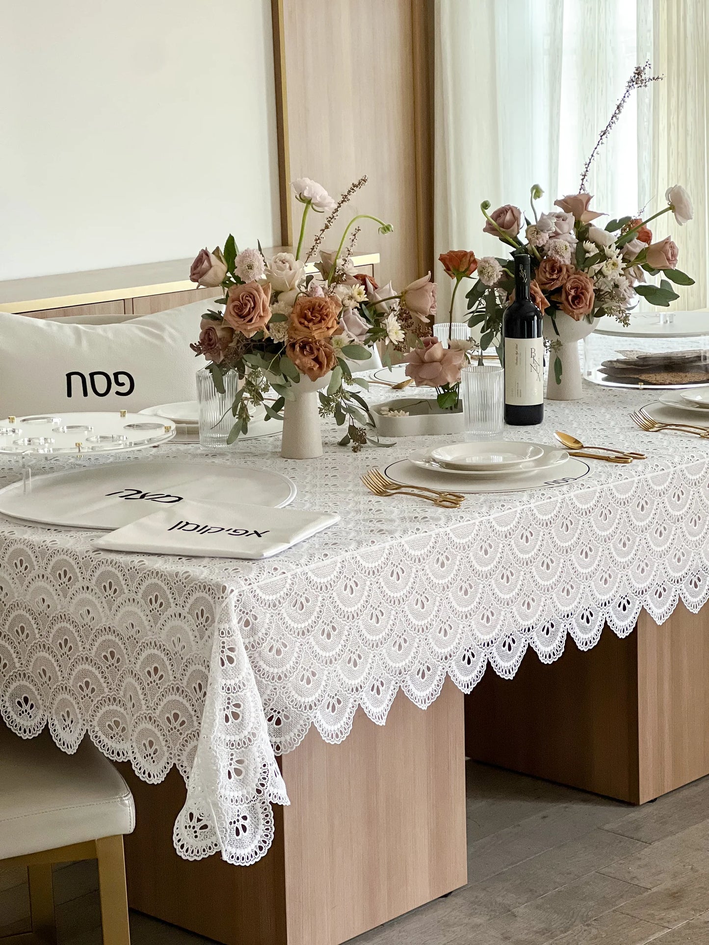 White Pendant Unlined Lace Tablecloth
