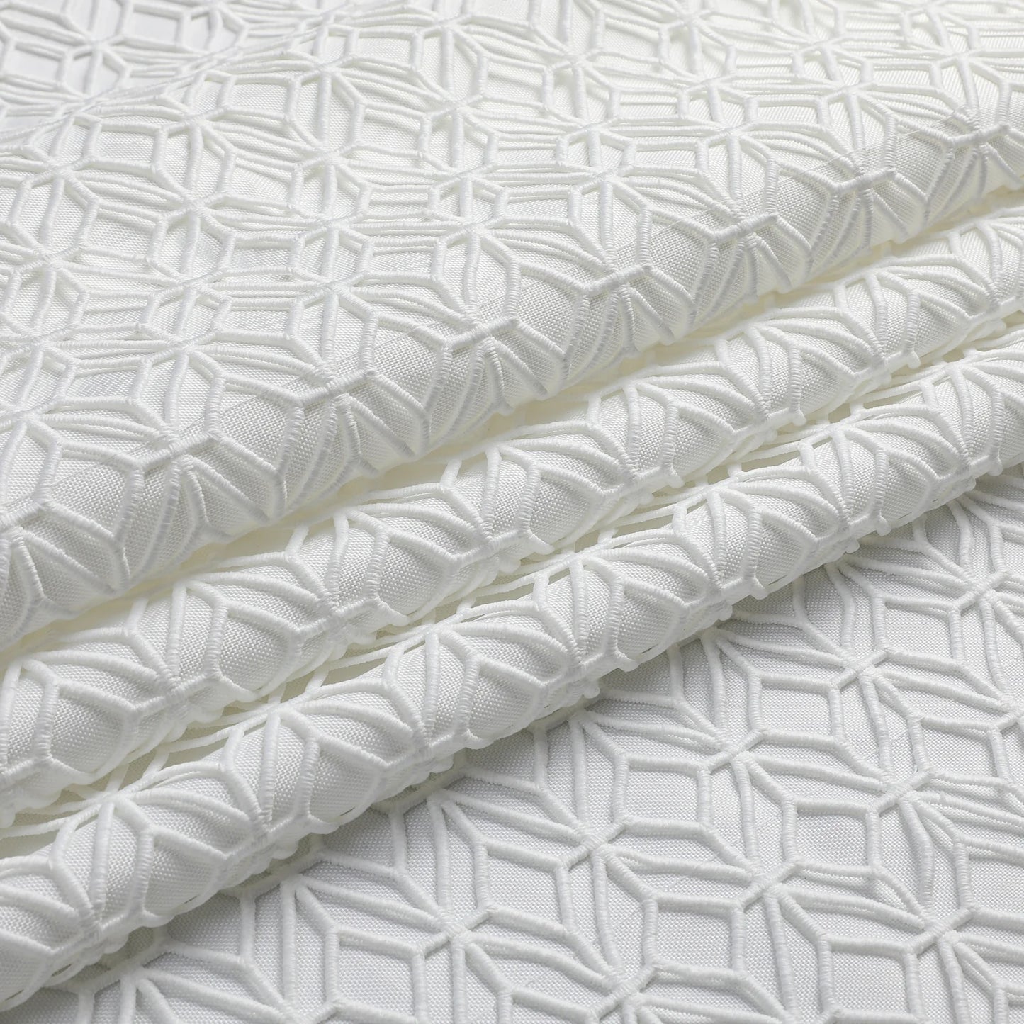 Lace Lined Matelasse Tablecloth