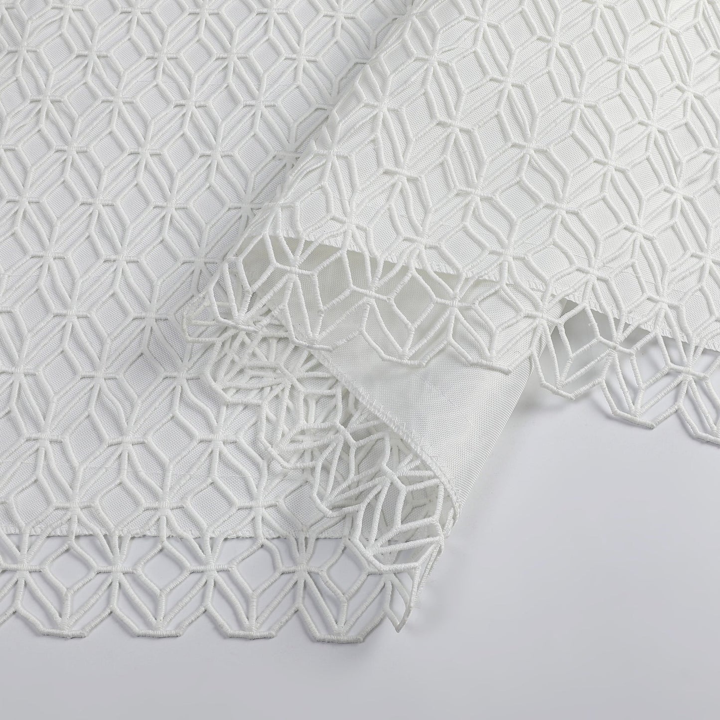 Lace Lined Matelasse Tablecloth