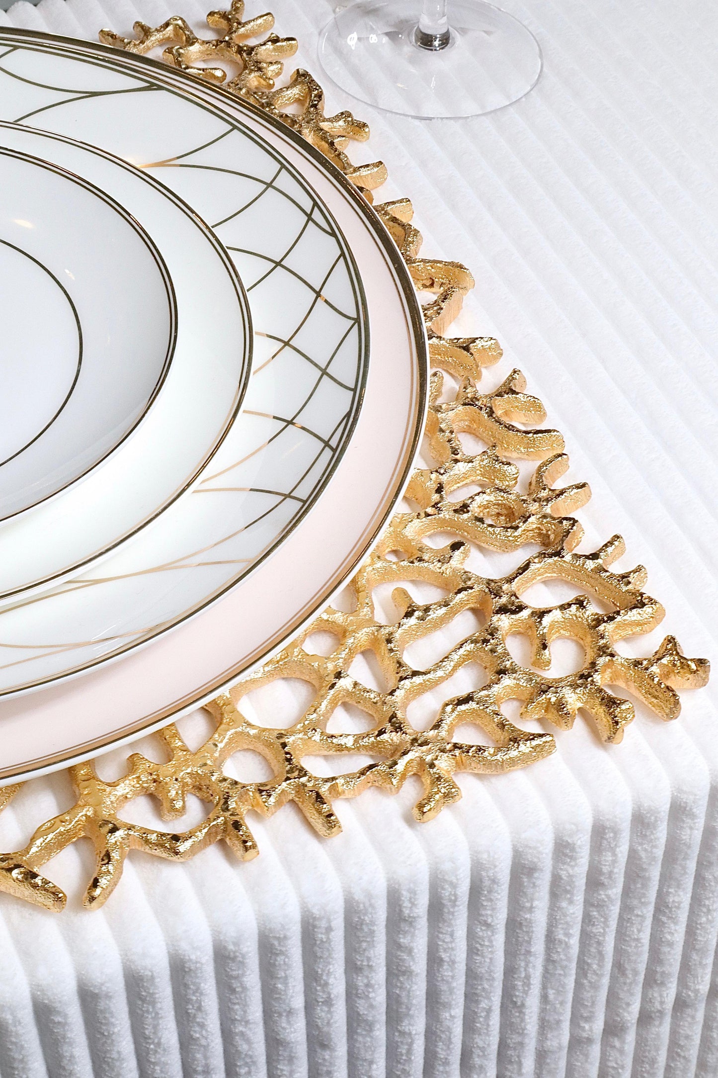 Lisbon White Ribbed Velvet Tablecloth