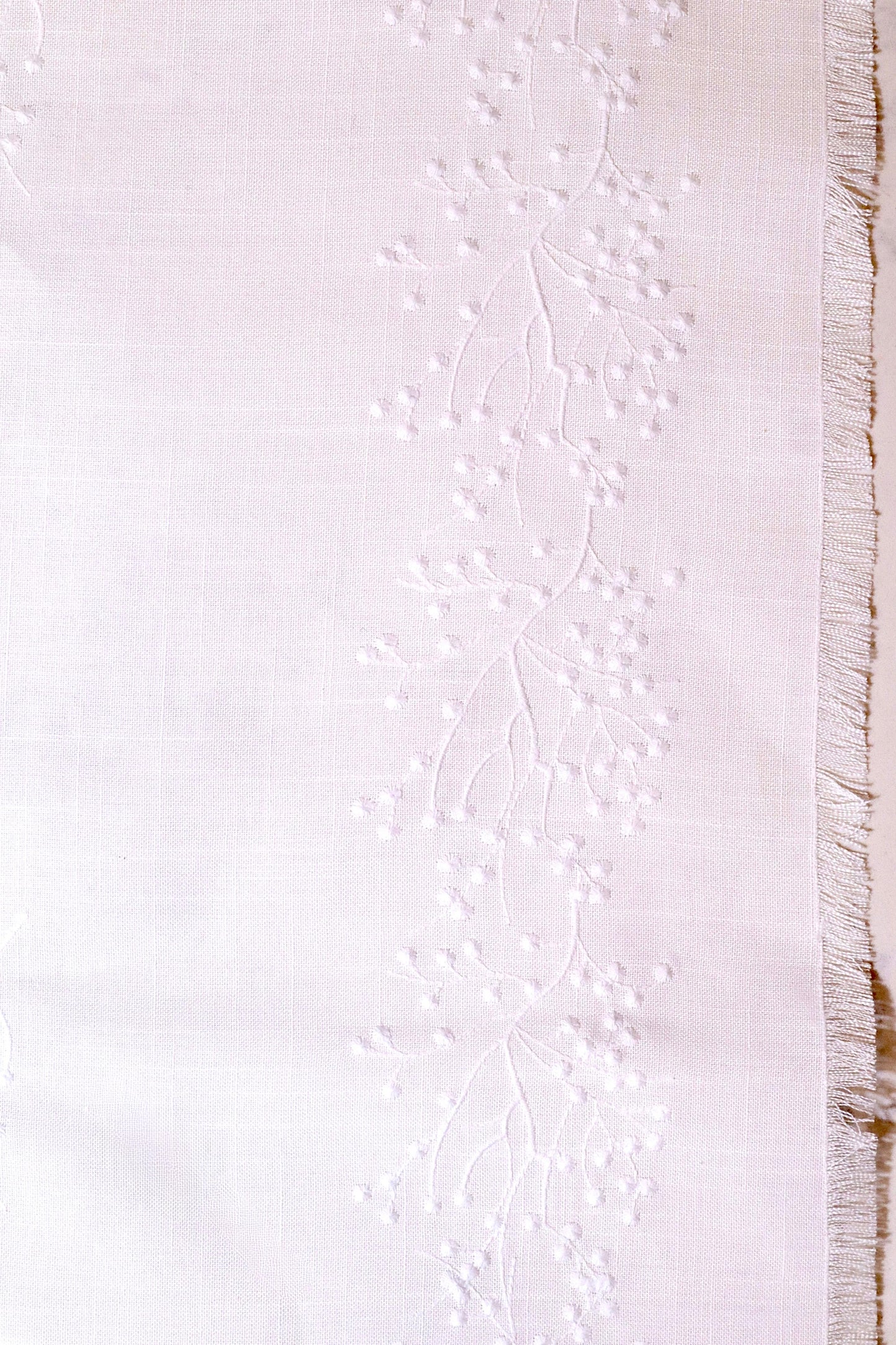 Finesse White Tablecloth