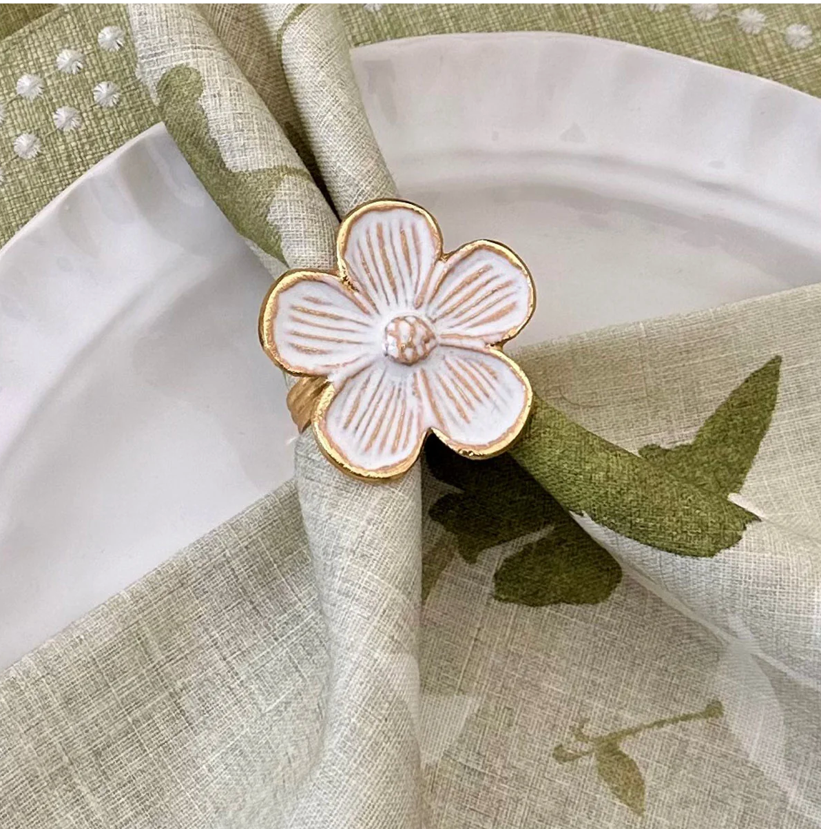 Daisy White Napkin Rings - Set of 4