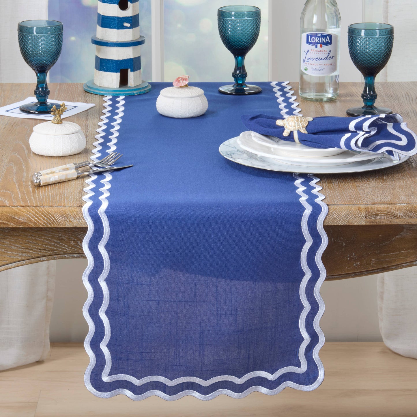 Scalloped Border Table Runner: Taupe / 16"x72"