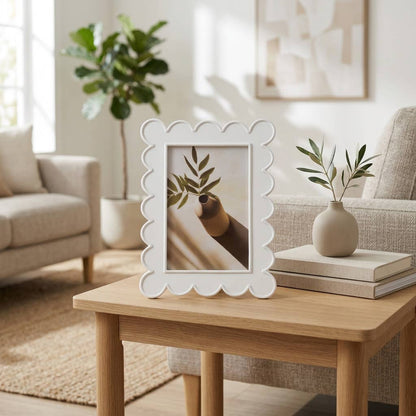 Photo Frame - Resin with Decorative Scalloped Edge: White / 5x7