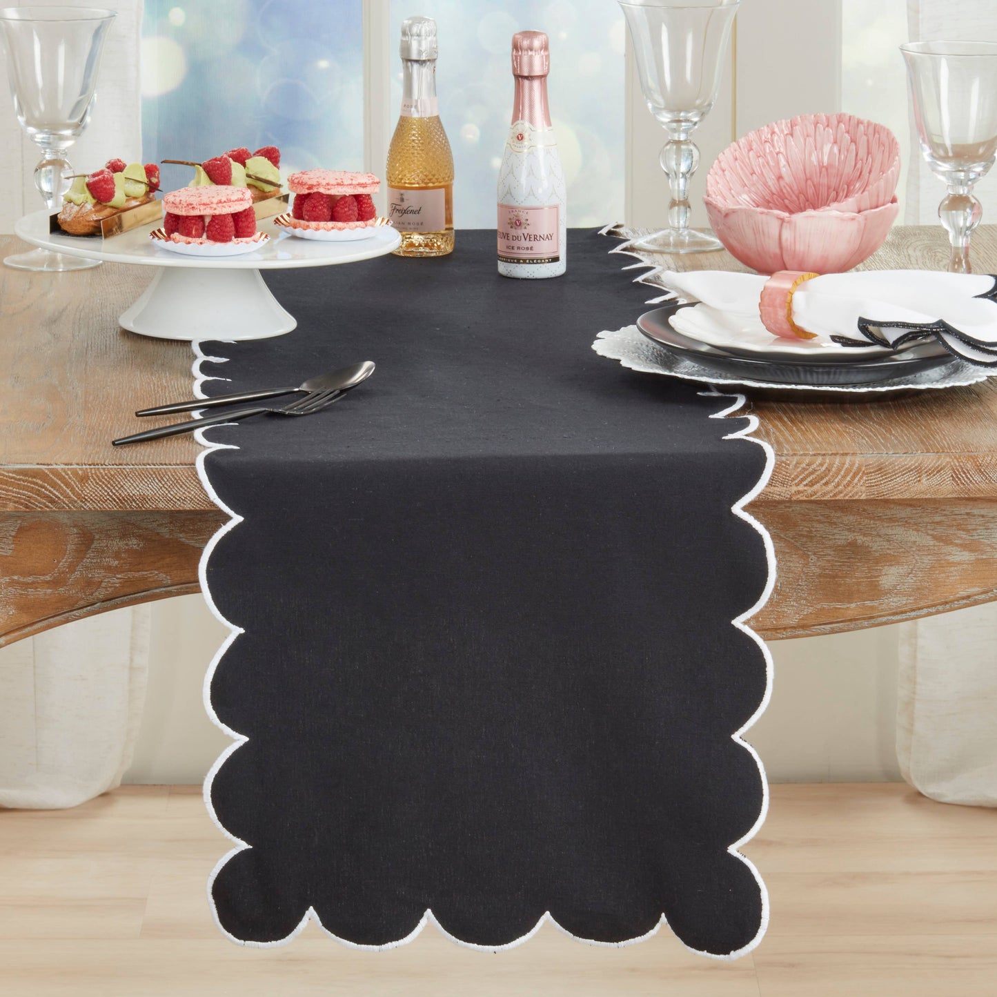 Cotton Scalloped Table Runner: Natural / 16"x72"